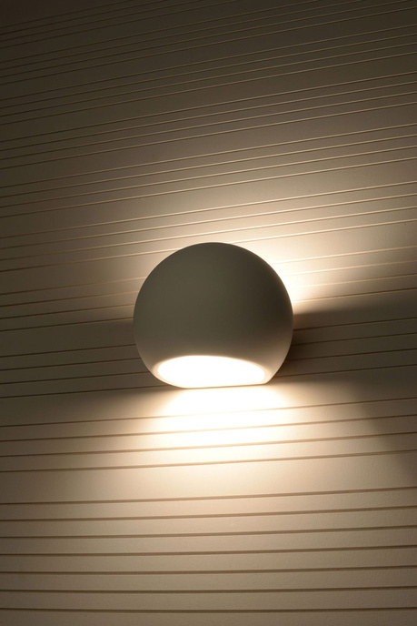 Aplică ceramică GLOBE alb + 1x bec LED E27 4000K rece 7.5W 650lm